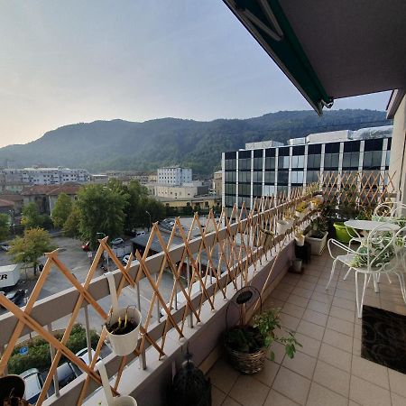 Charming Penthouse Near Como Lake Chiasso Exterior photo