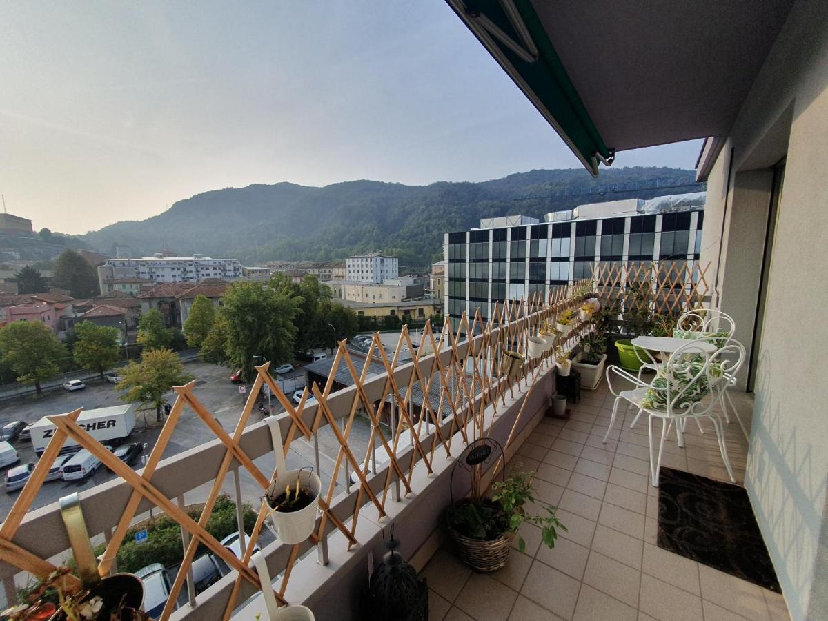 Charming Penthouse Near Como Lake Chiasso Exterior photo